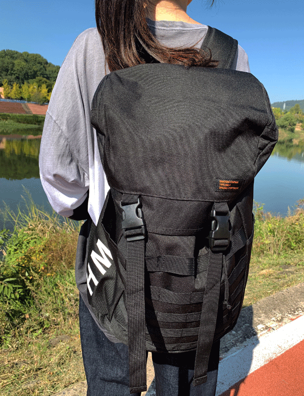 lettering tech backpack (2colors) / black 피팅컷